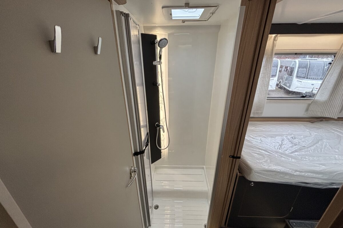 NEW Bailey Adamo 75-4T SHOWER