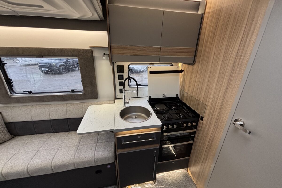 Bailey Adamo 60-2 KITCHEN