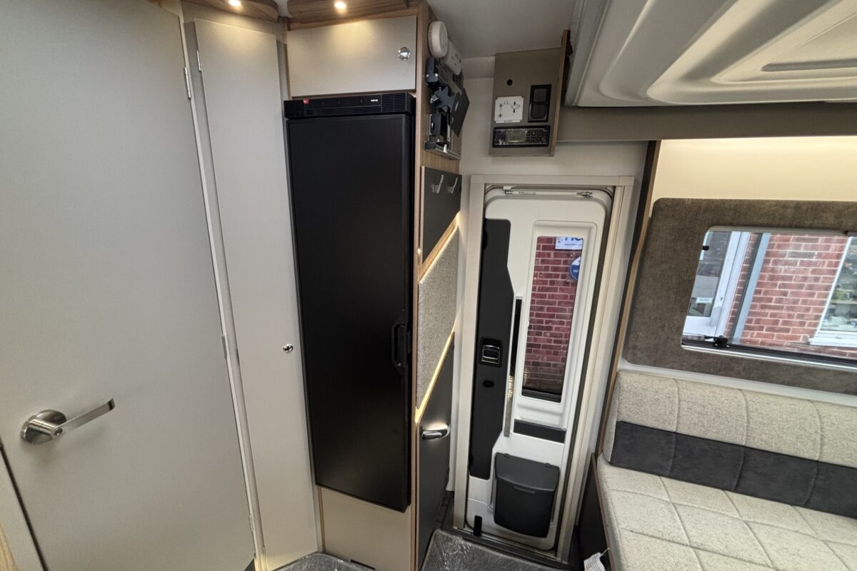 Bailey Adamo 60-2 INTERNAL ENTRANCE
