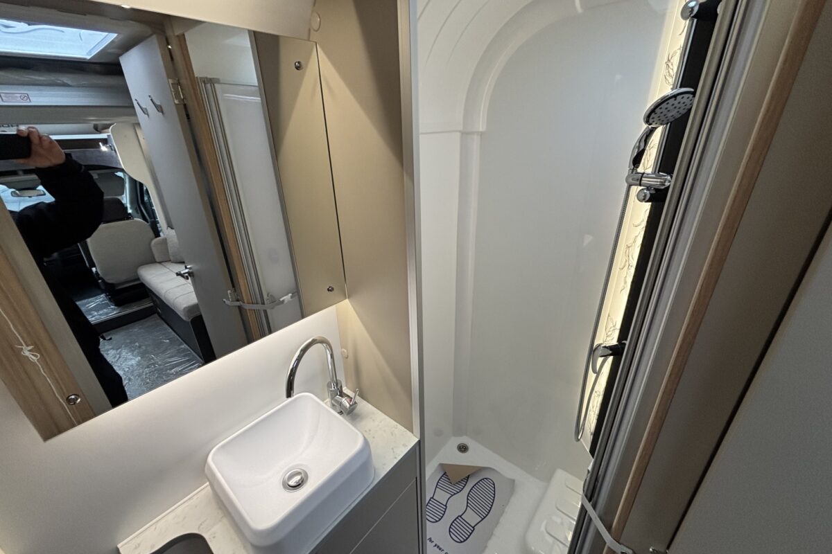 Bailey Adamo 60-2 WASHROOM