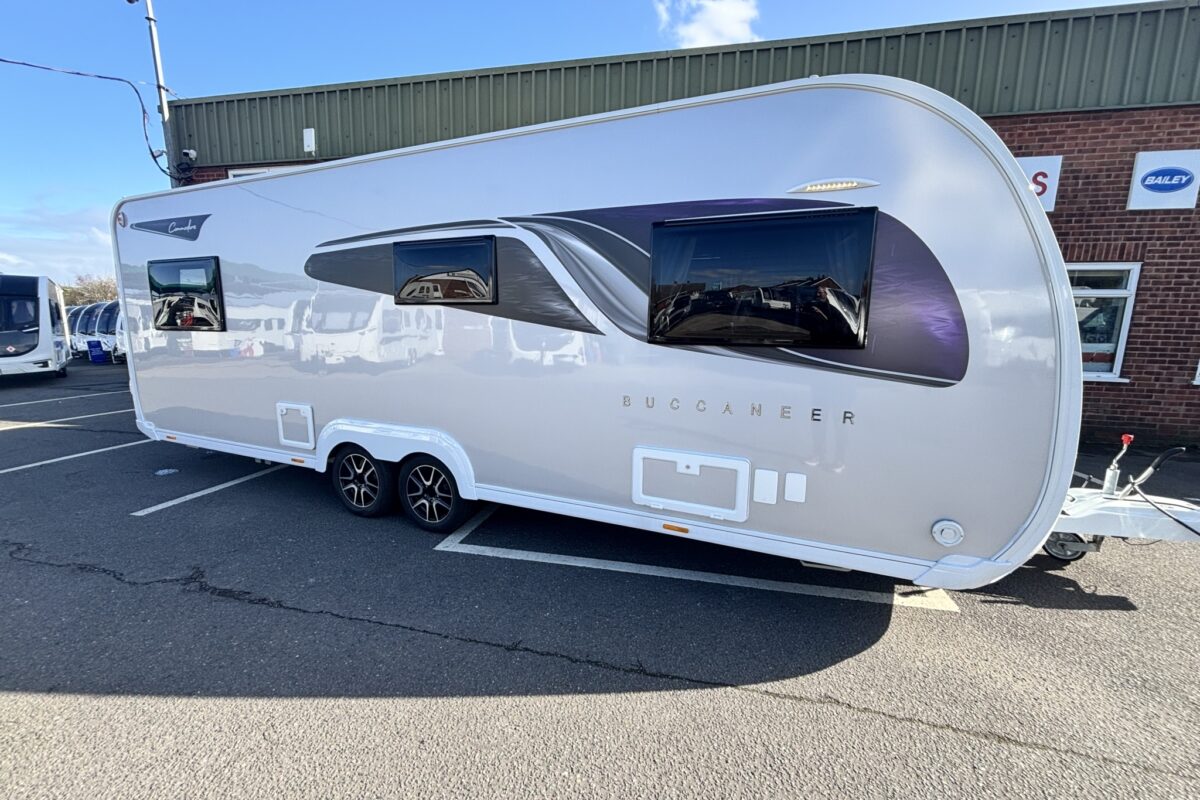 2023 Buccaneer Commodore OFFSIDE