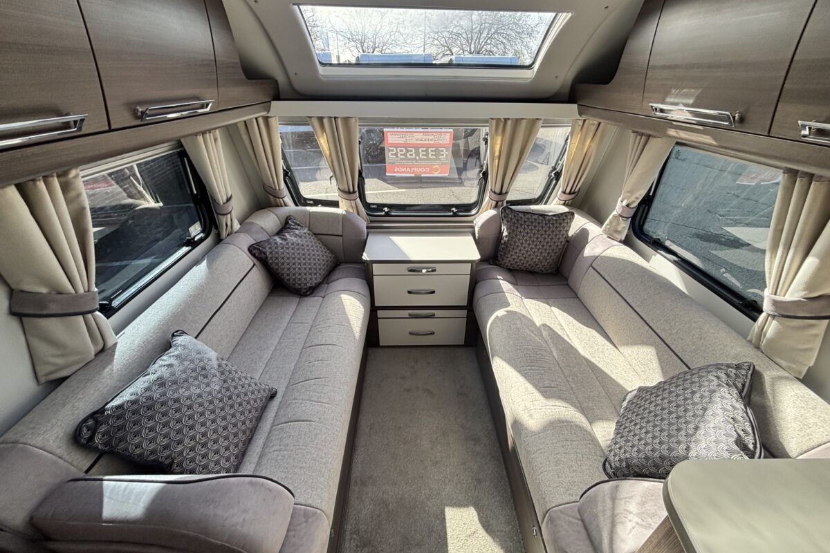 2023 Buccaneer Commodore LOUNGE