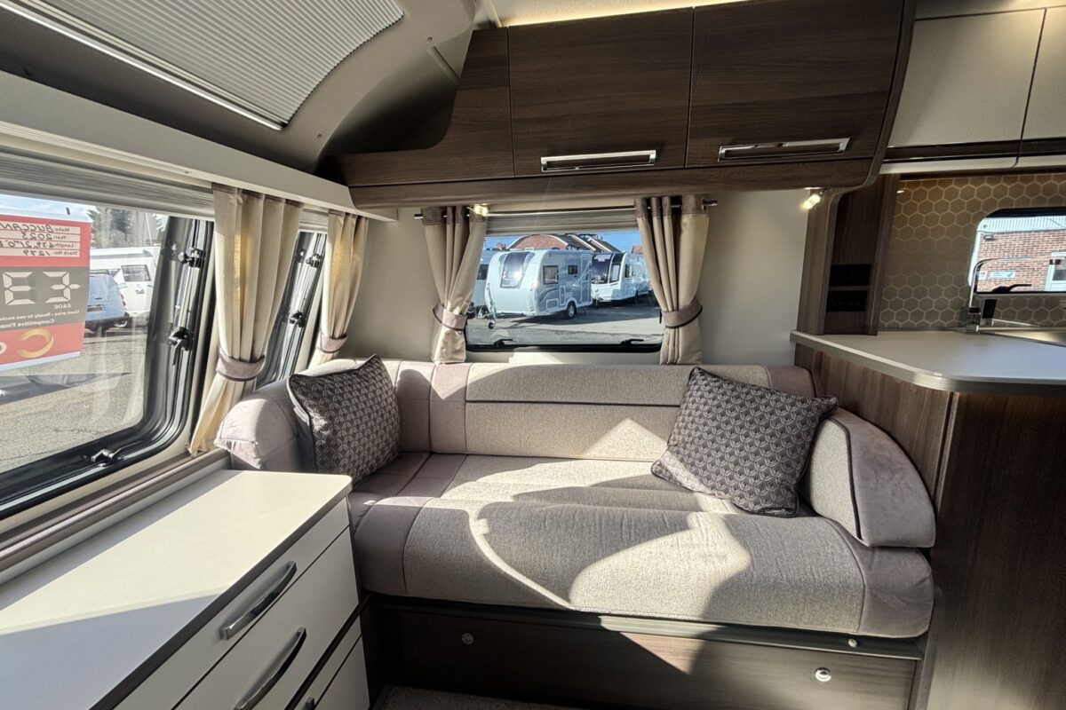 2023 Buccaneer Commodore OFFSIDE SEAT