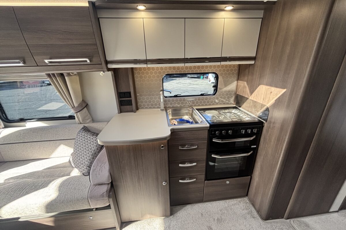 2023 Buccaneer Commodore KITCHEN