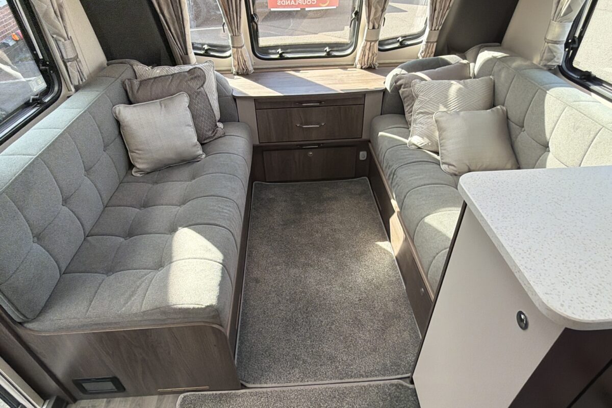 Coachman Laser 875 Xcel Interior