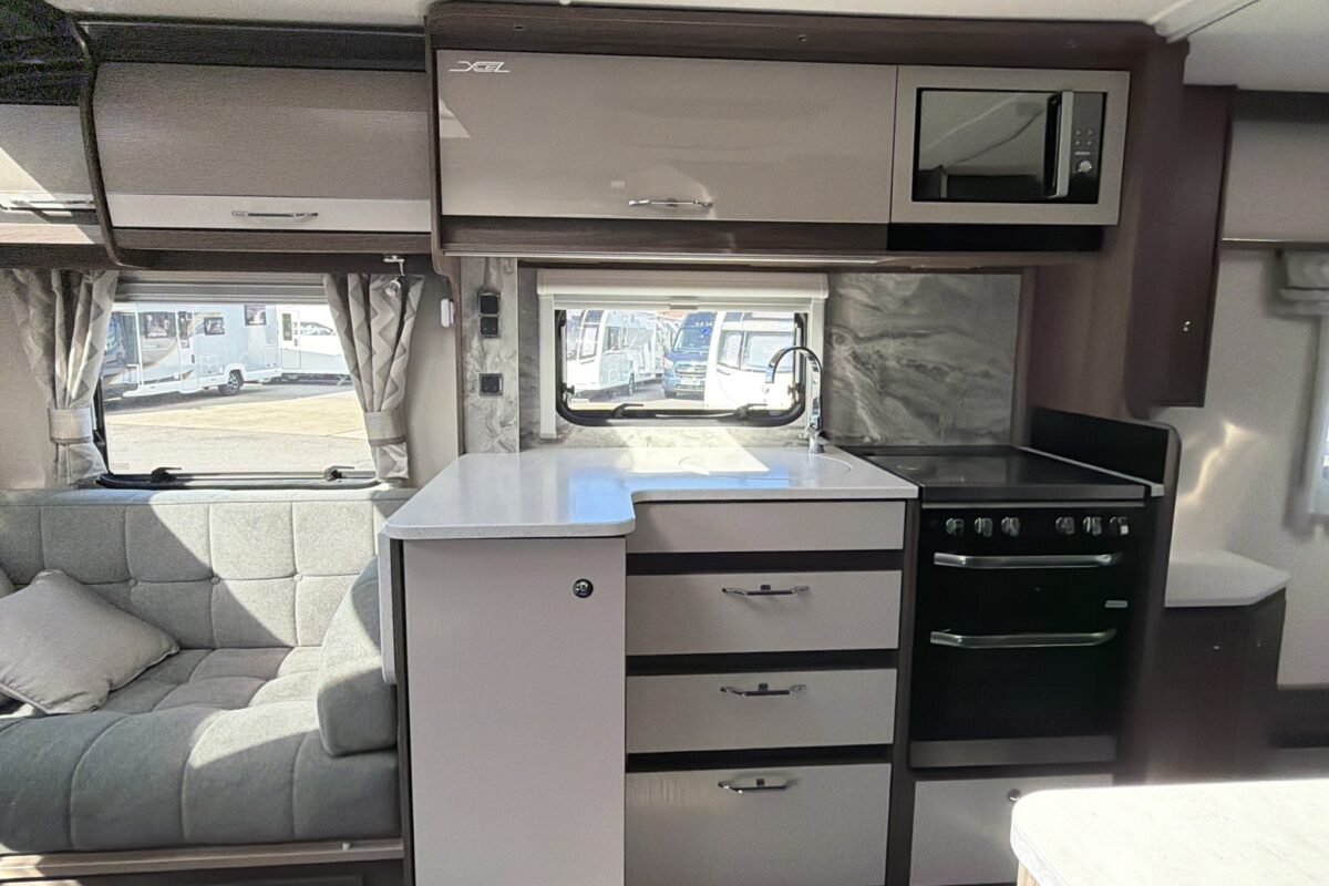 Coachman Laser 875 Xcel Interior