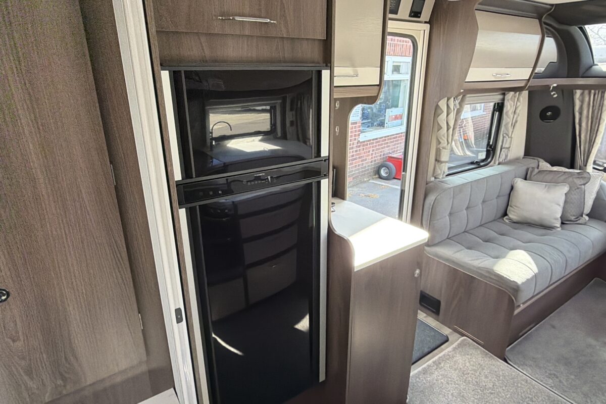 Coachman Laser 875 Xcel Interior
