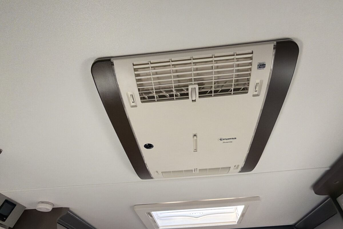 Coachman Laser 875 Xcel Interior