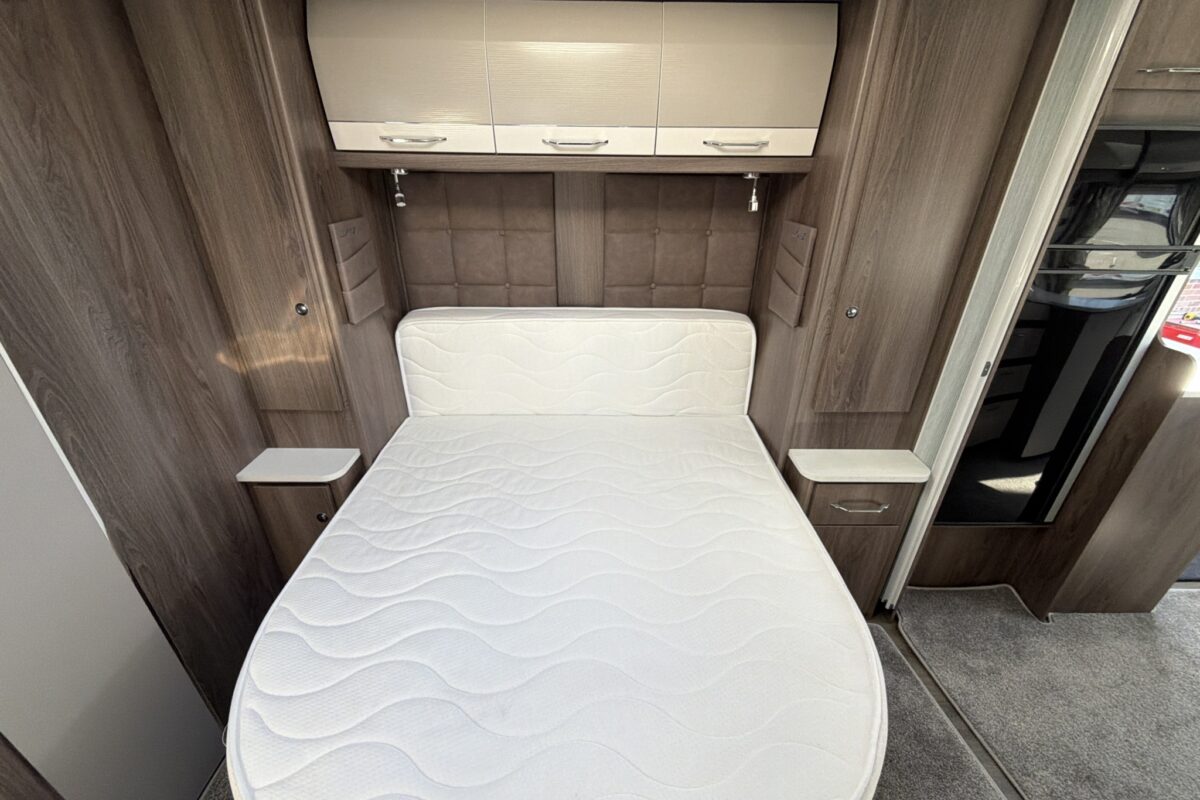 Coachman Laser 875 Xcel Interior