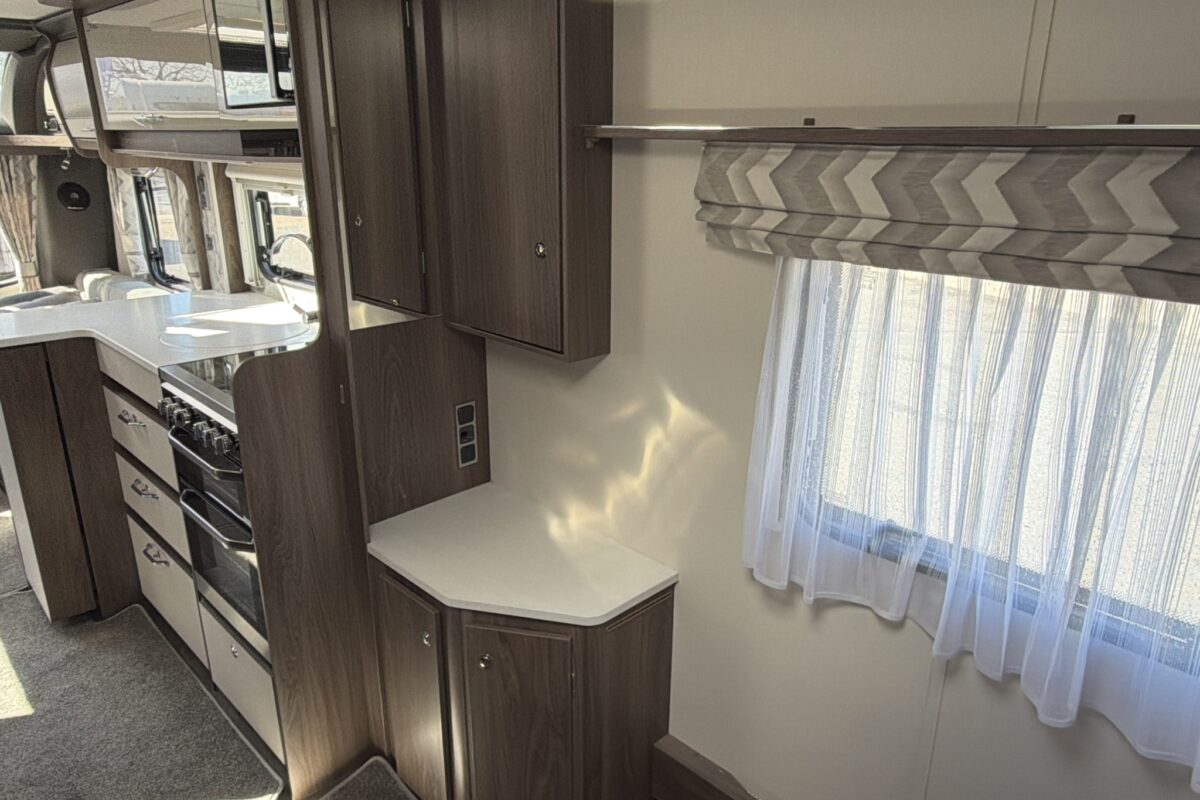 Coachman Laser 875 Xcel Interior