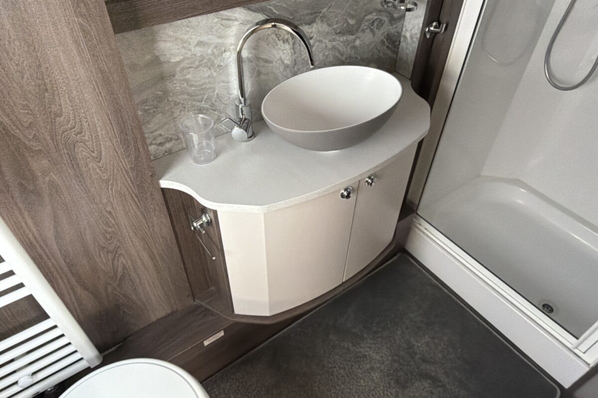 Coachman Laser 875 Xcel Interior