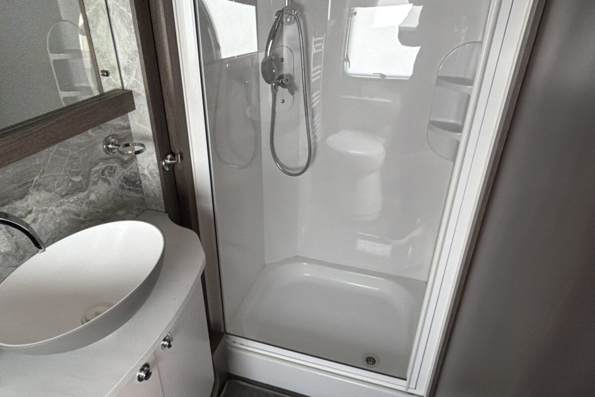 Coachman Laser 875 Xcel Interior