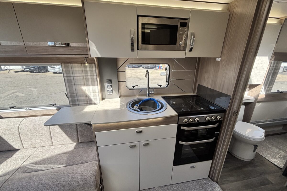 Swift Challenger SE 650 2023 KITCHEN