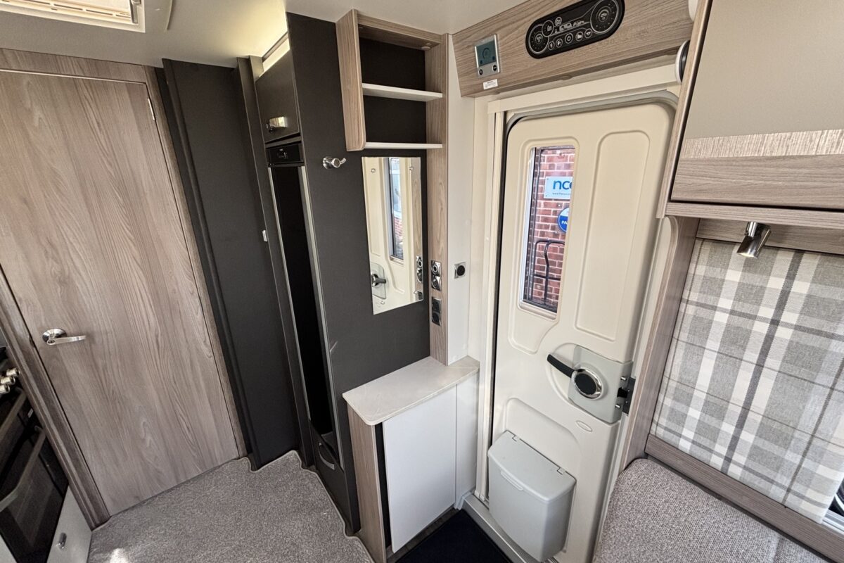Swift Challenger SE 650 2023 ENTRANCE