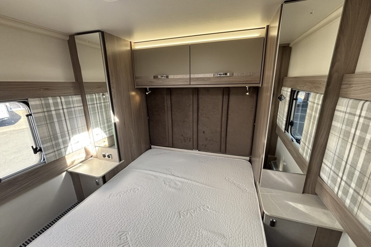 Swift Challenger SE 650 2023 ISLAND BED