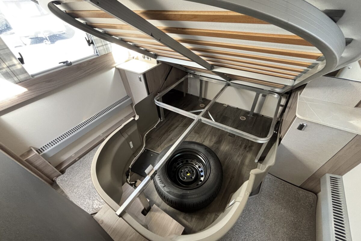 Swift Challenger SE 650 2023 UNDER ISLAND BED