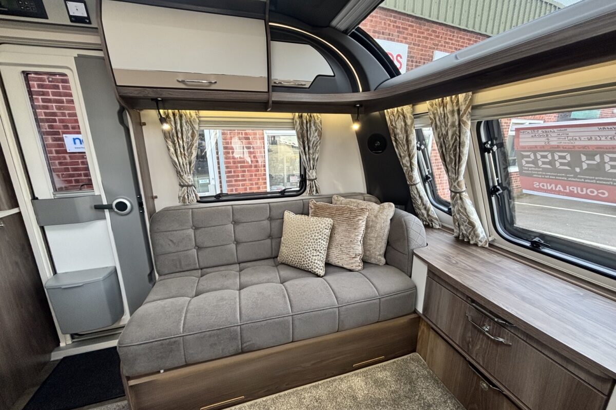 2025 Coachman Laser 575 Xtra NEARSIDE LOUNGE