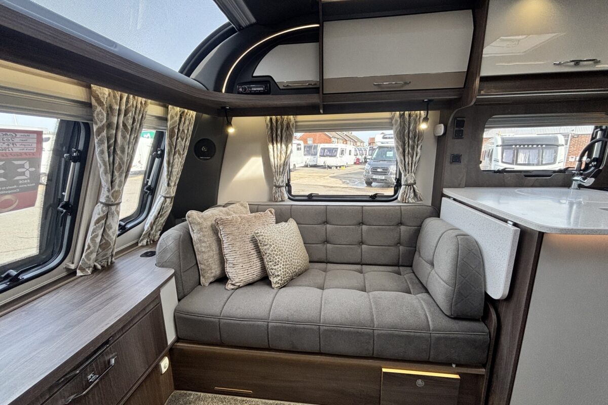 2025 Coachman Laser 575 Xtra OFFSIDE LOUNGE