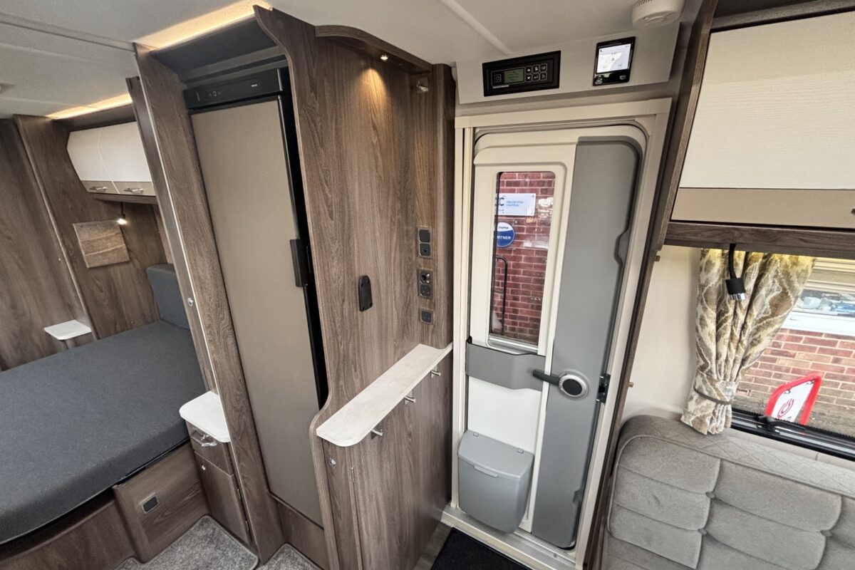 2025 Coachman Laser 575 Xtra ENTRANCE