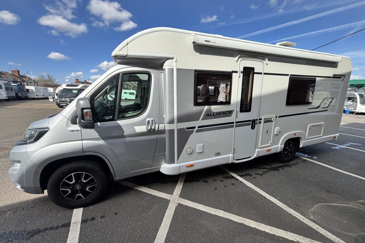 Bailey Alliance Silver Edition 76/4 2020 NEARSIDE