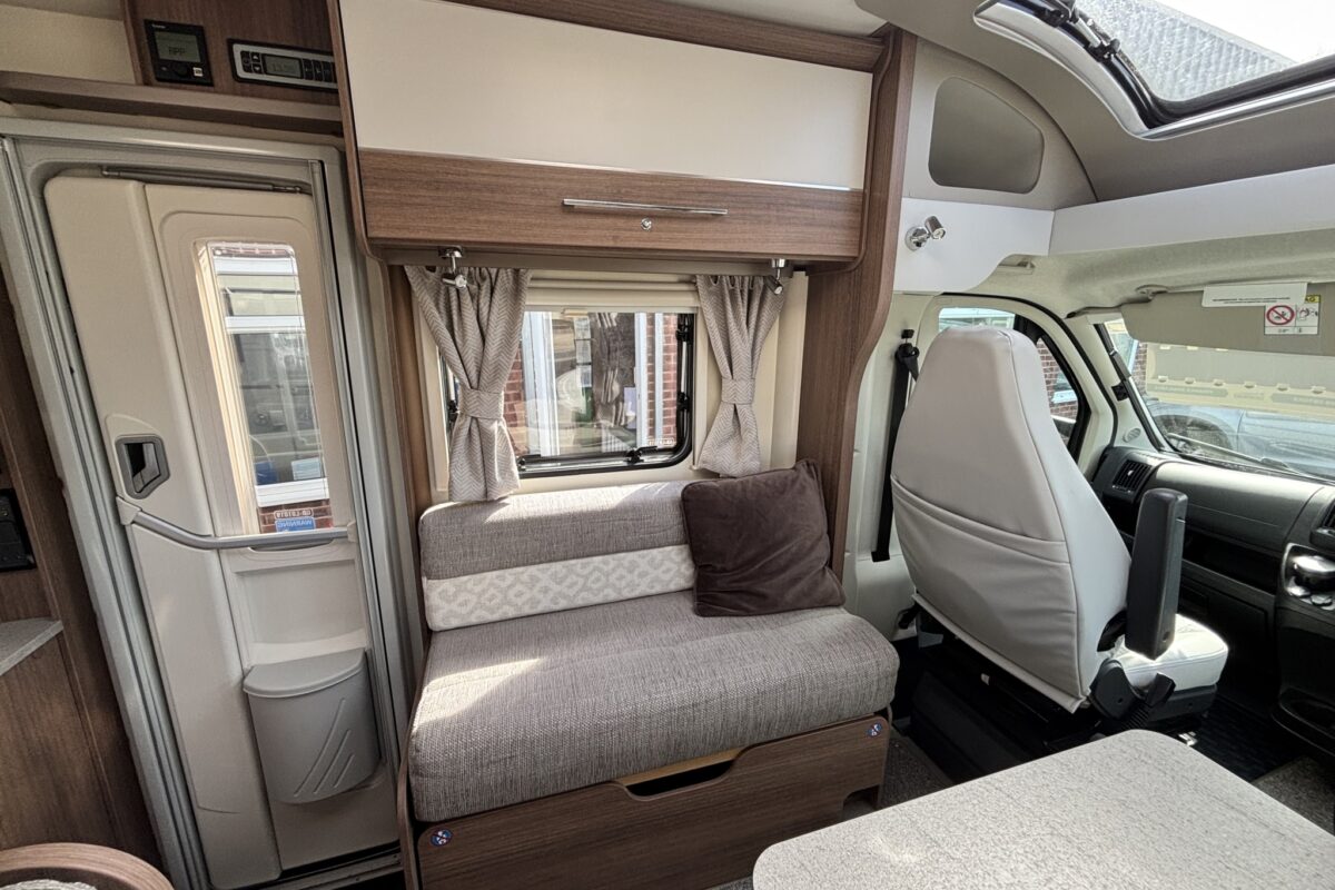 Bailey Alliance Silver Edition 76/4 2020 NEARSIDE LOUNGE