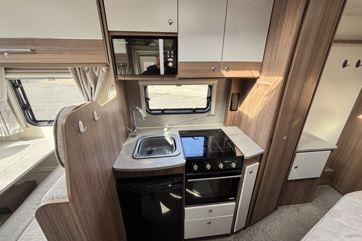 Bailey Alliance Silver Edition 76/4 2020 KITCHEN