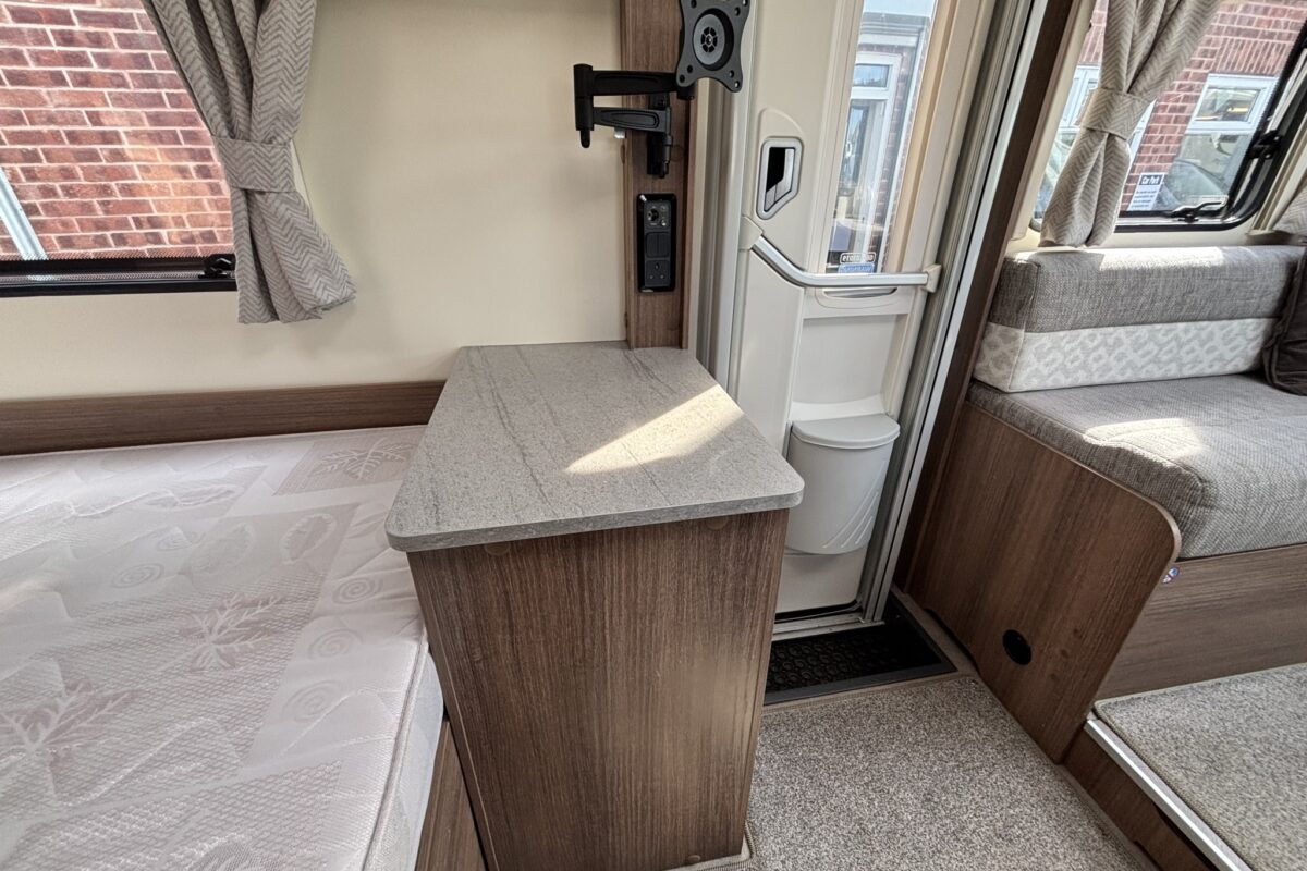 Bailey Alliance Silver Edition 76/4 2020 ENTRANCE