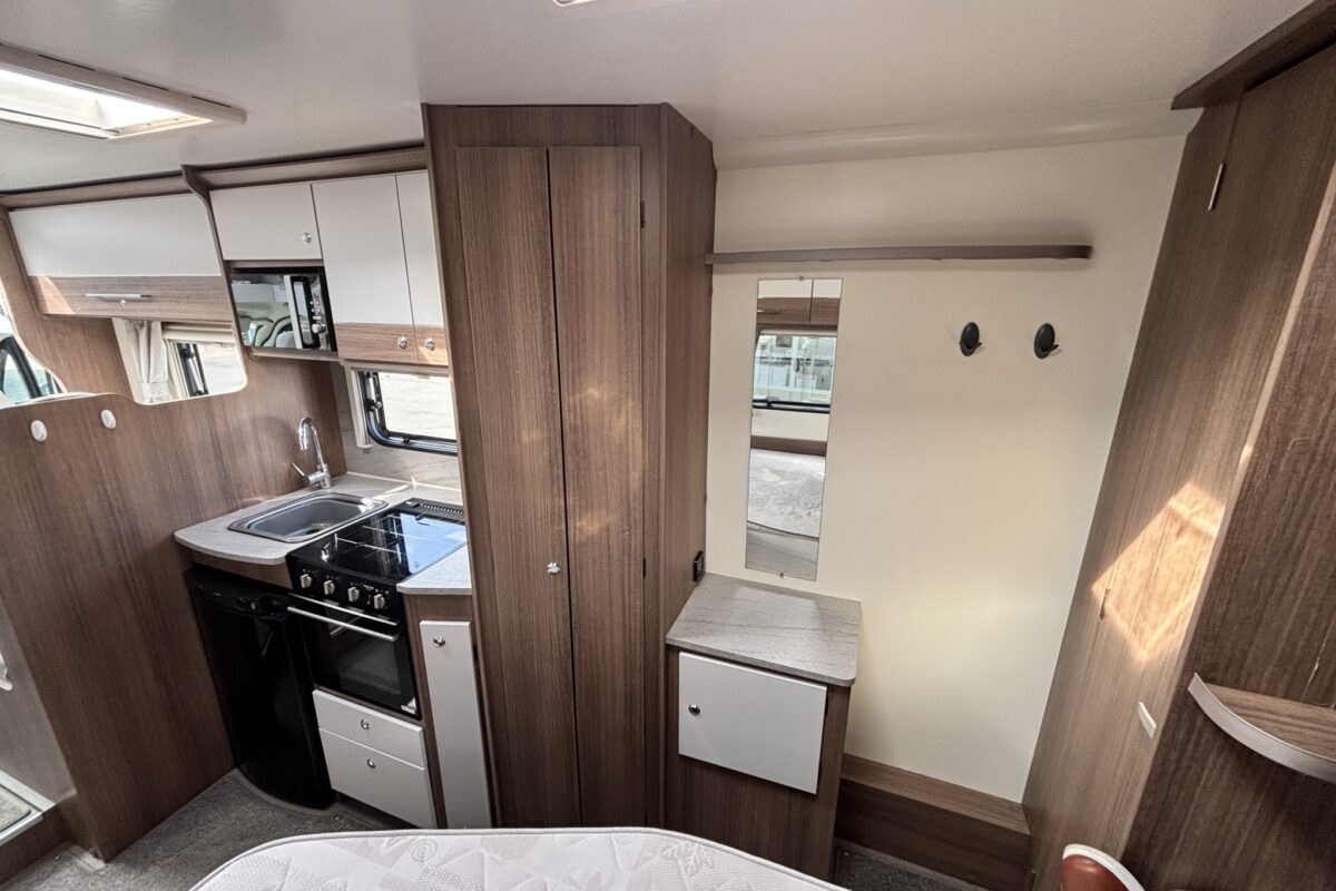 Bailey Alliance Silver Edition 76/4 2020 WARDROBE/VANITY AREA