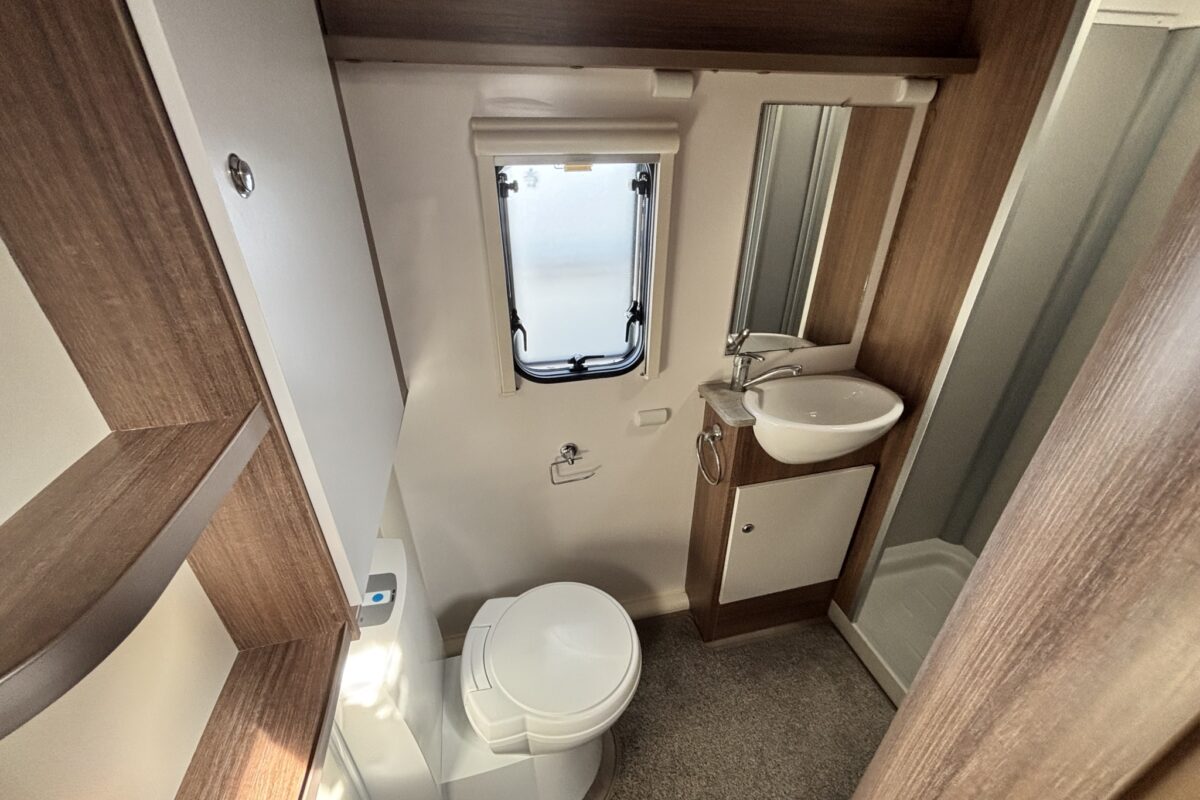 Bailey Alliance Silver Edition 76/4 2020 WASHROOM