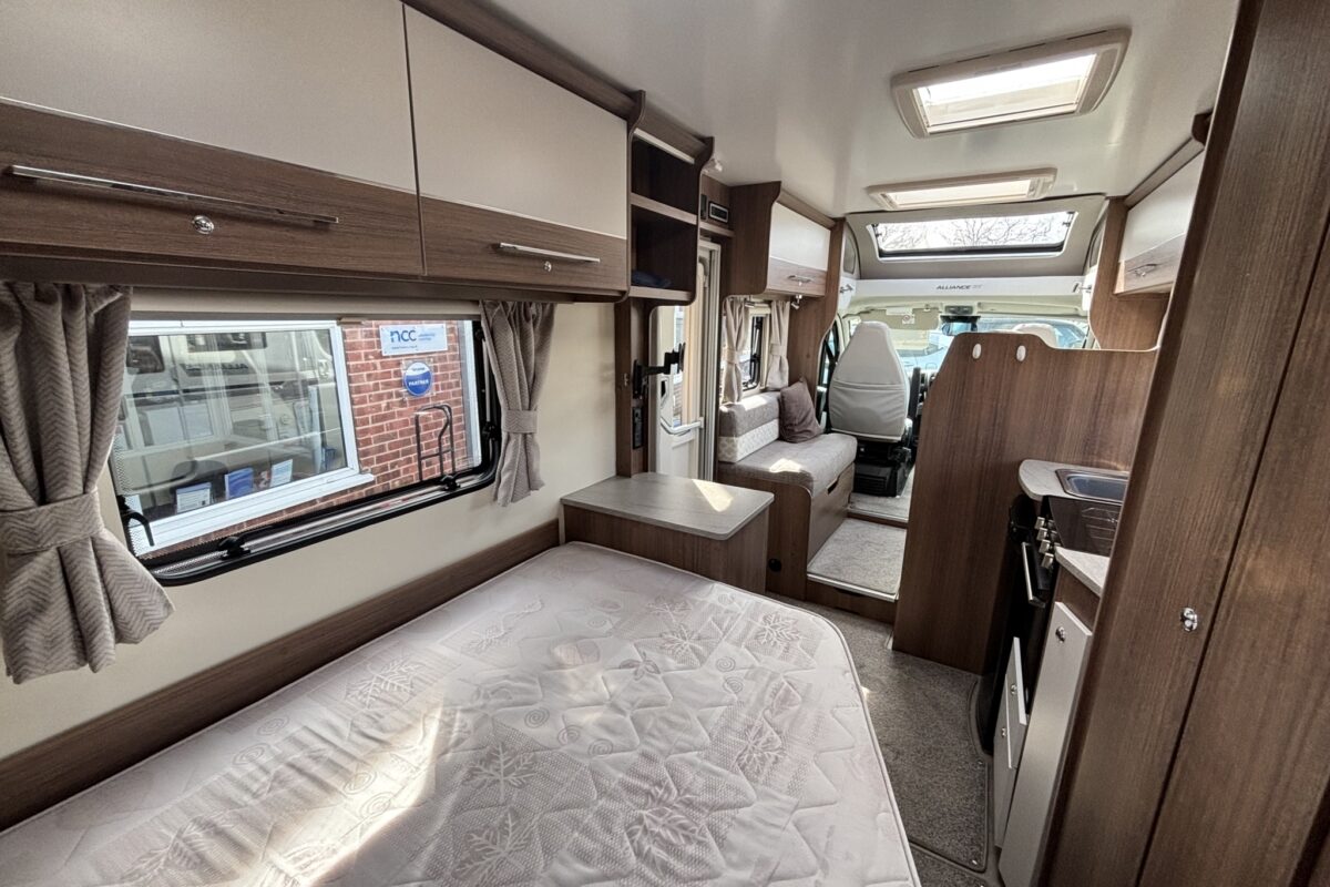 Bailey Alliance Silver Edition 76/4 2020 VIEW TO FRONT