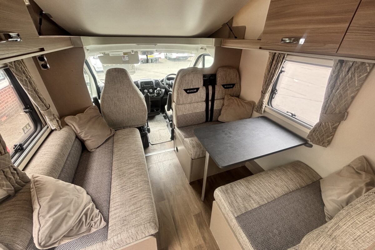 Swift Edge 486 2023 FRONT LOUNGE