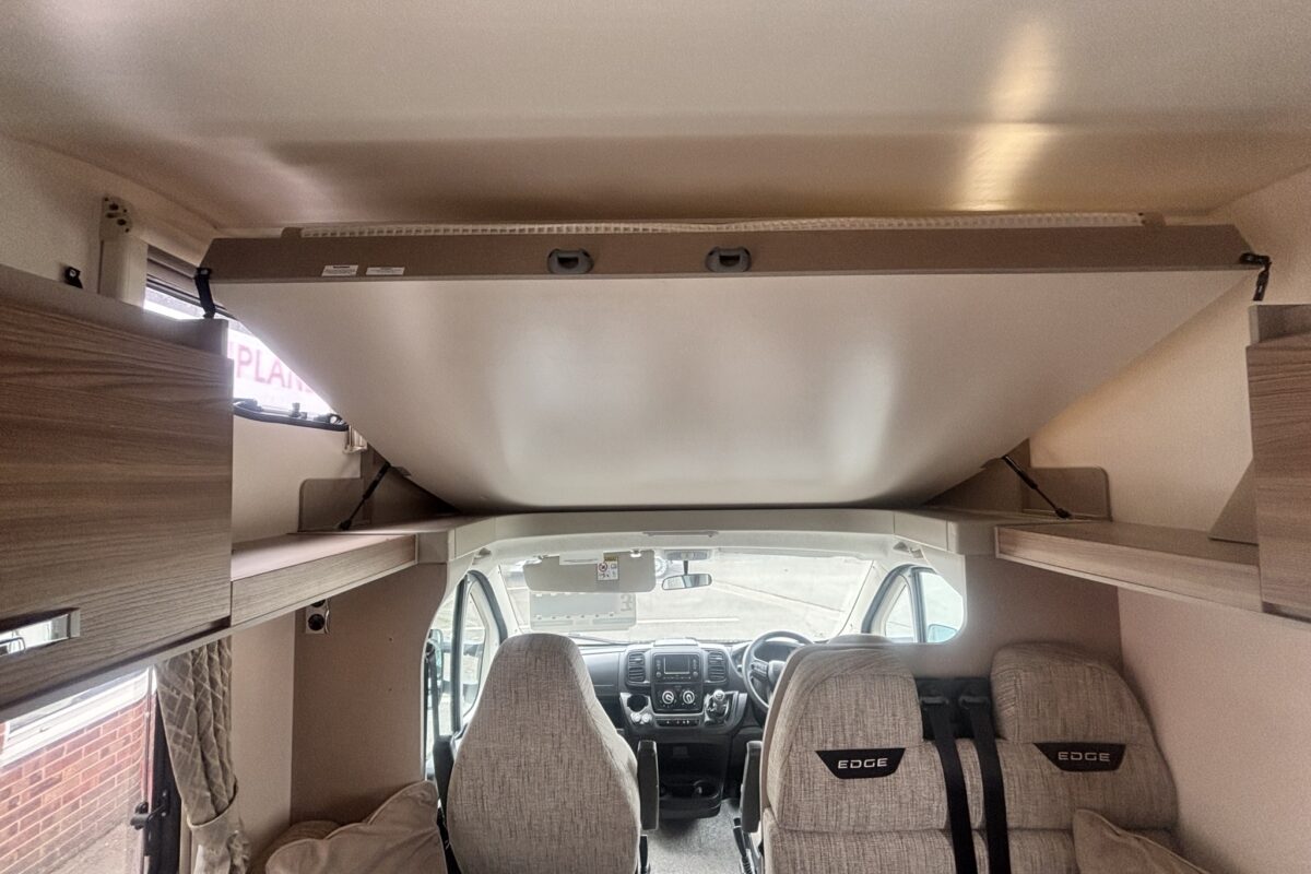 Swift Edge 486 2023 OVERCAB BED