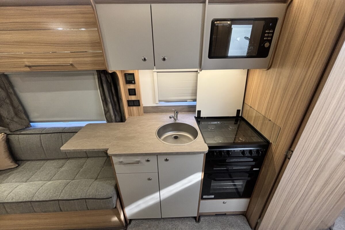 Bailey Phoenix GT75 640 2024 KITCHEN