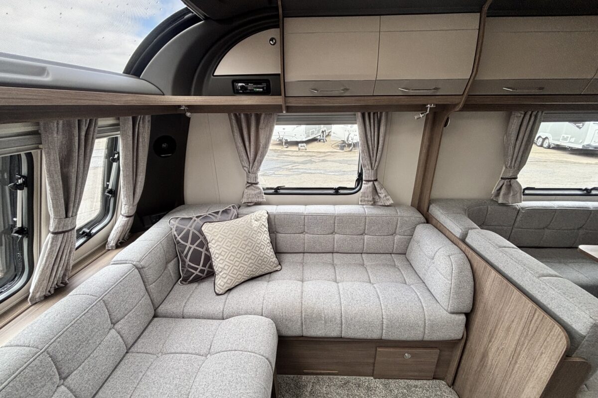Coachman Acadia Xtra 660 2024 offside lounge