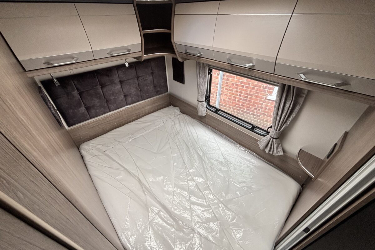 Coachman Acadia Xtra 660 2024 rear bed