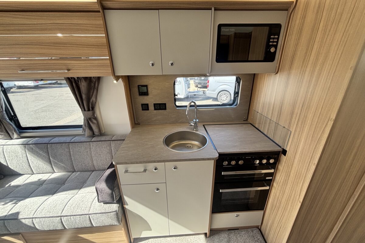Bailey Pegasus Grande GT75 Messina 2025 KITCHEN