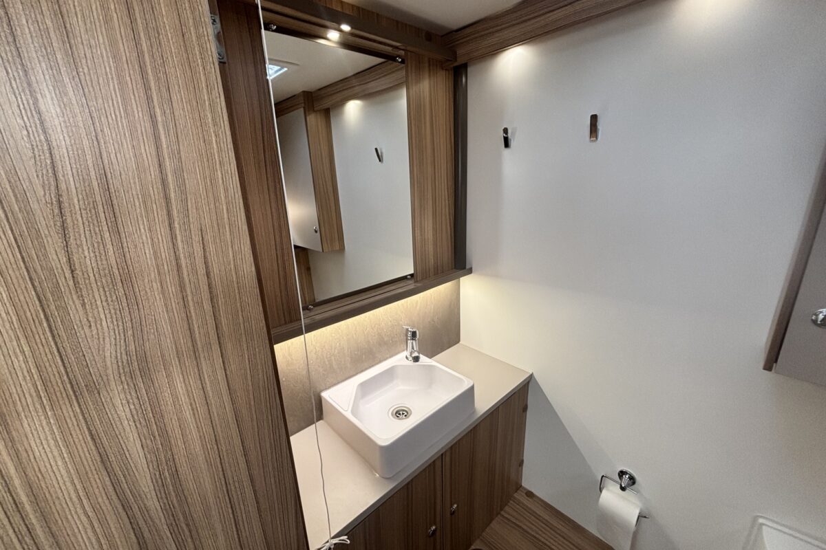 Bailey Pegasus Grande GT75 Messina 2025 WASHROOM