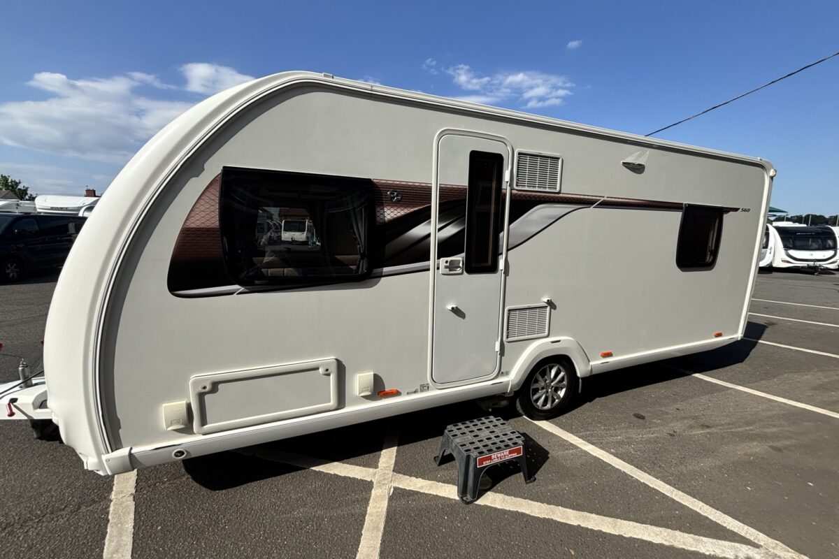 Swift Conqueror 560 2018 NEARSIDE