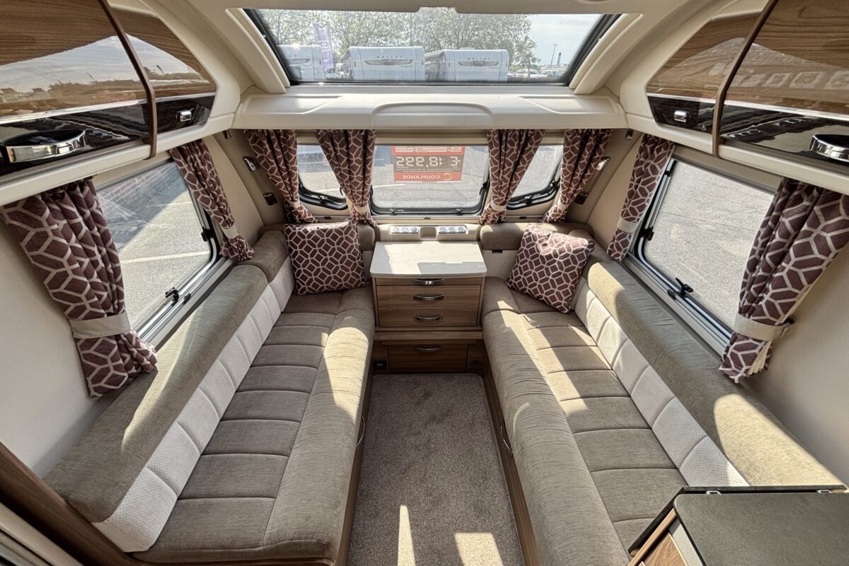 Swift Conqueror 560 2018 LOUNGE