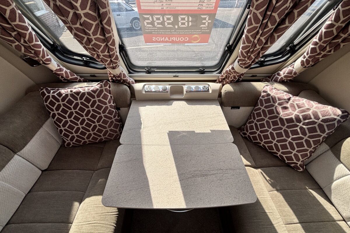 Swift Conqueror 560 2018 FRONT TABLE