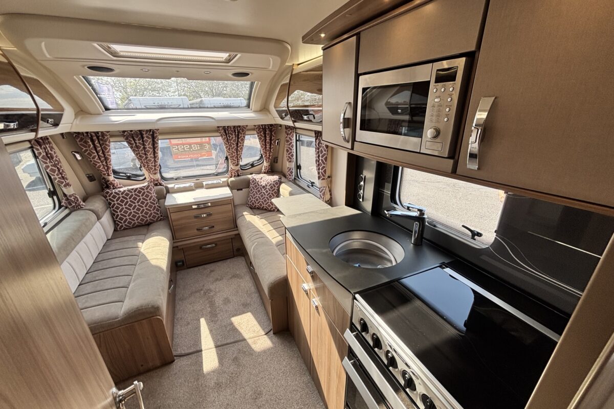 Swift Conqueror 560 2018 VIEW TO FRONT