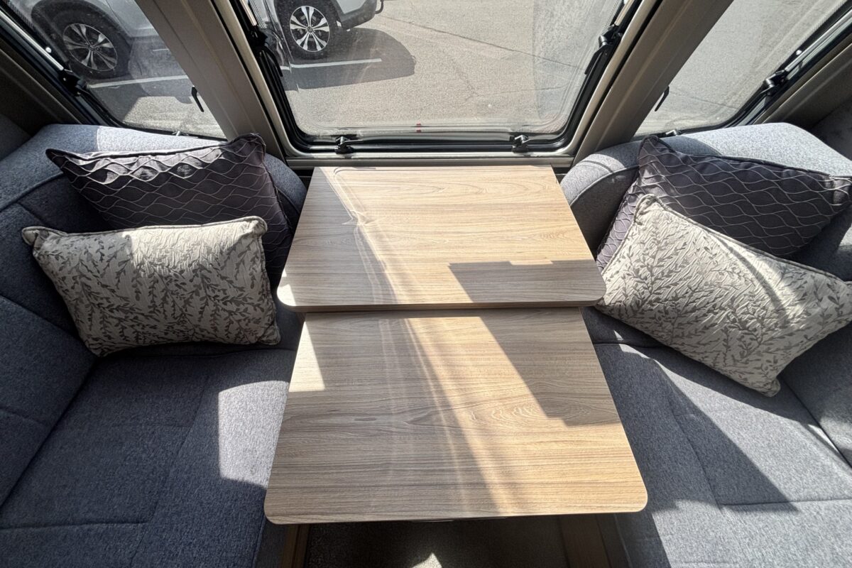 Bailey Unicorn Pamplona 2023 FRONT TABLE