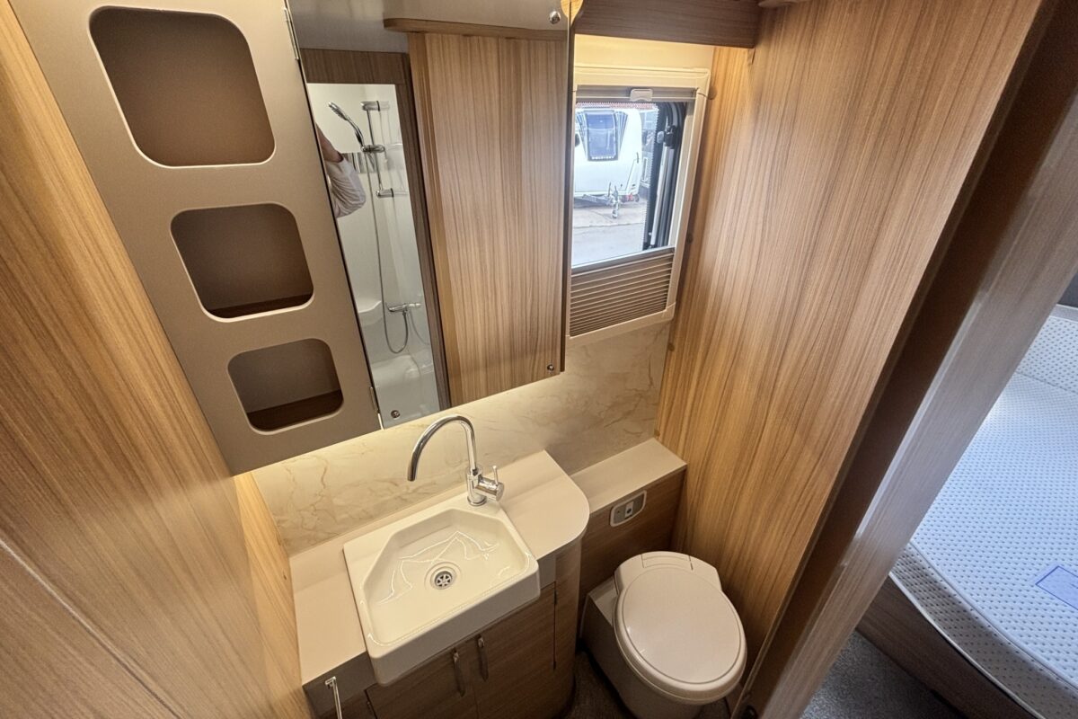 Bailey Unicorn Pamplona 2023 WASHROOM