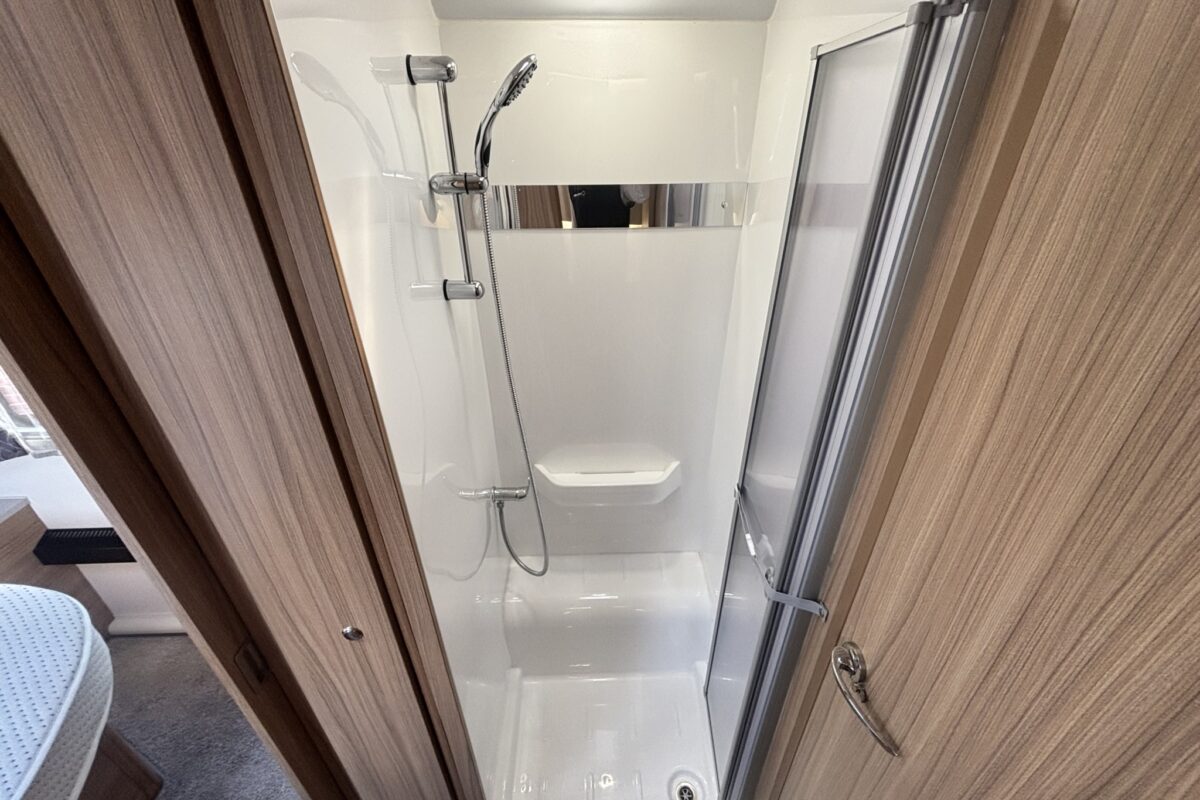 Bailey Unicorn Pamplona 2023 SHOWER