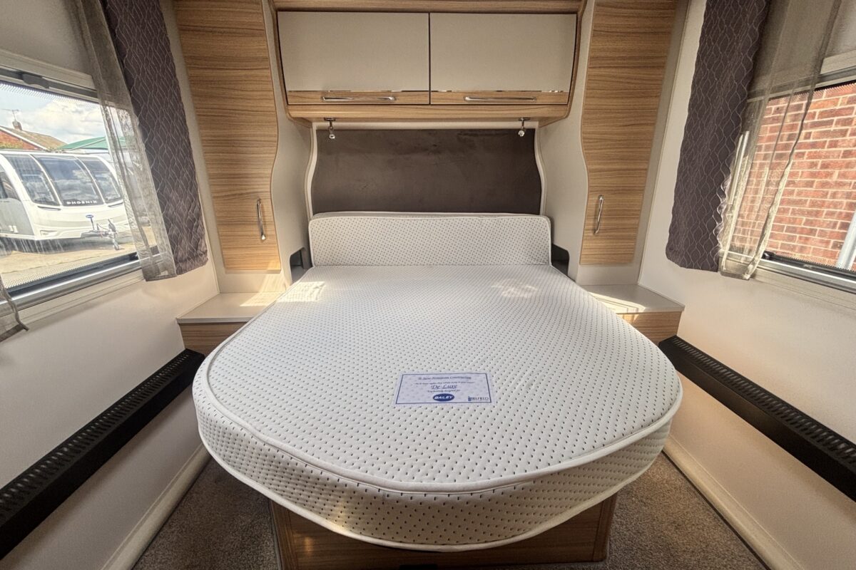 Bailey Unicorn Pamplona 2023 REAR ISLAND BED