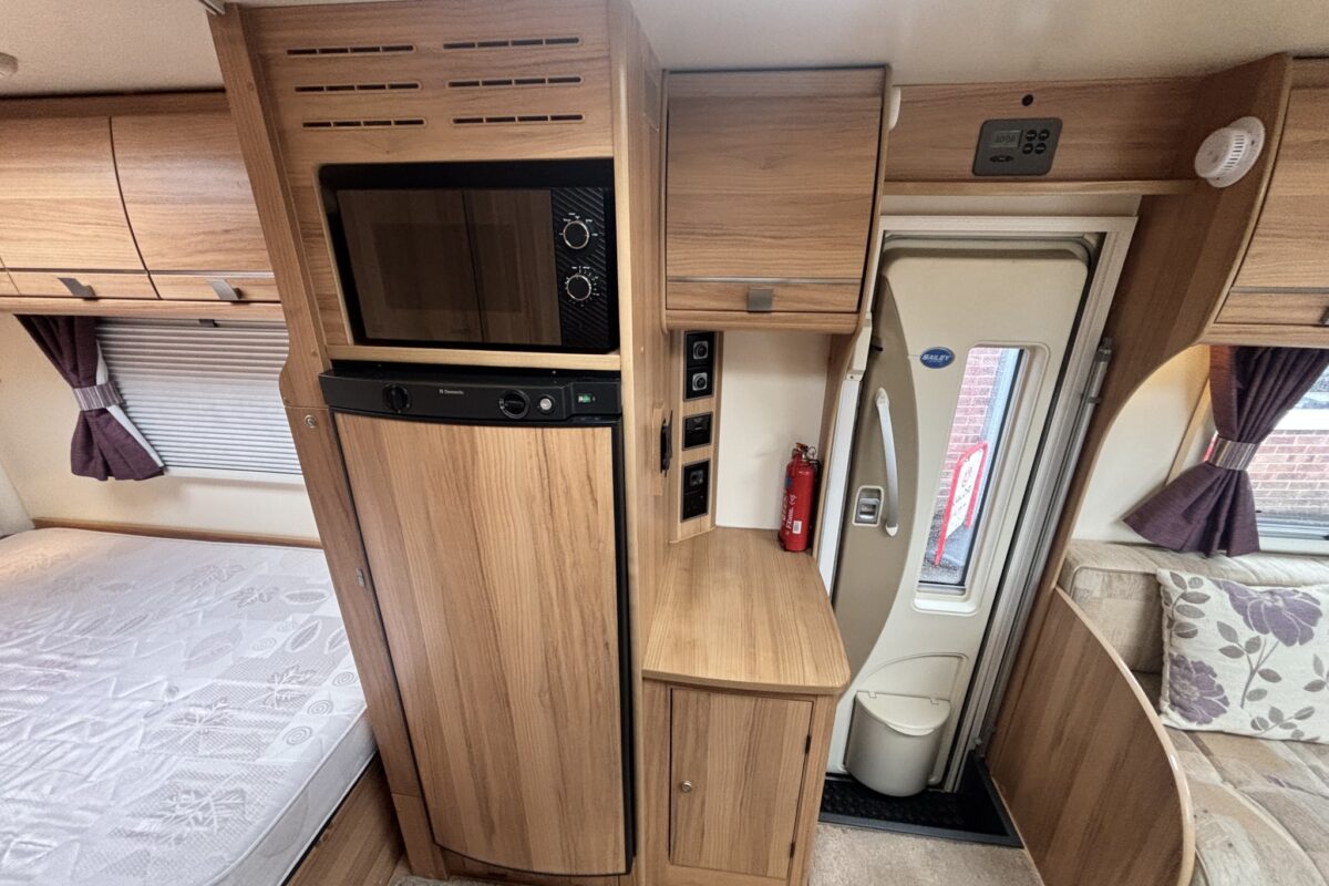 Bailey Approach SE 740 2012 FRIDGE & MICROWAVE