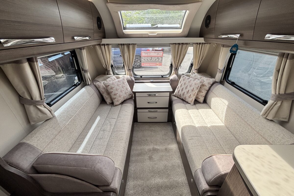 2021 Buccaneer Commodore LOUNGE