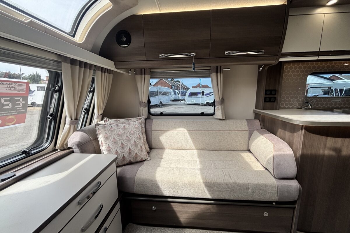2021 Buccaneer Commodore OFFSIDE LOUNGE