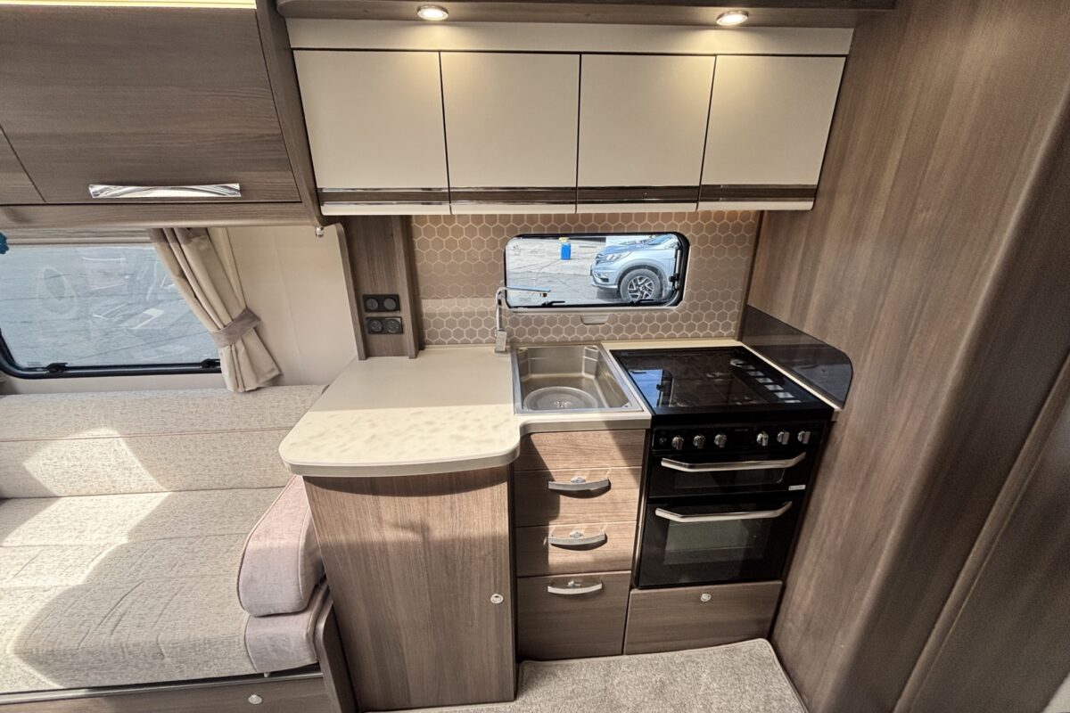 2021 Buccaneer Commodore KITCHEN