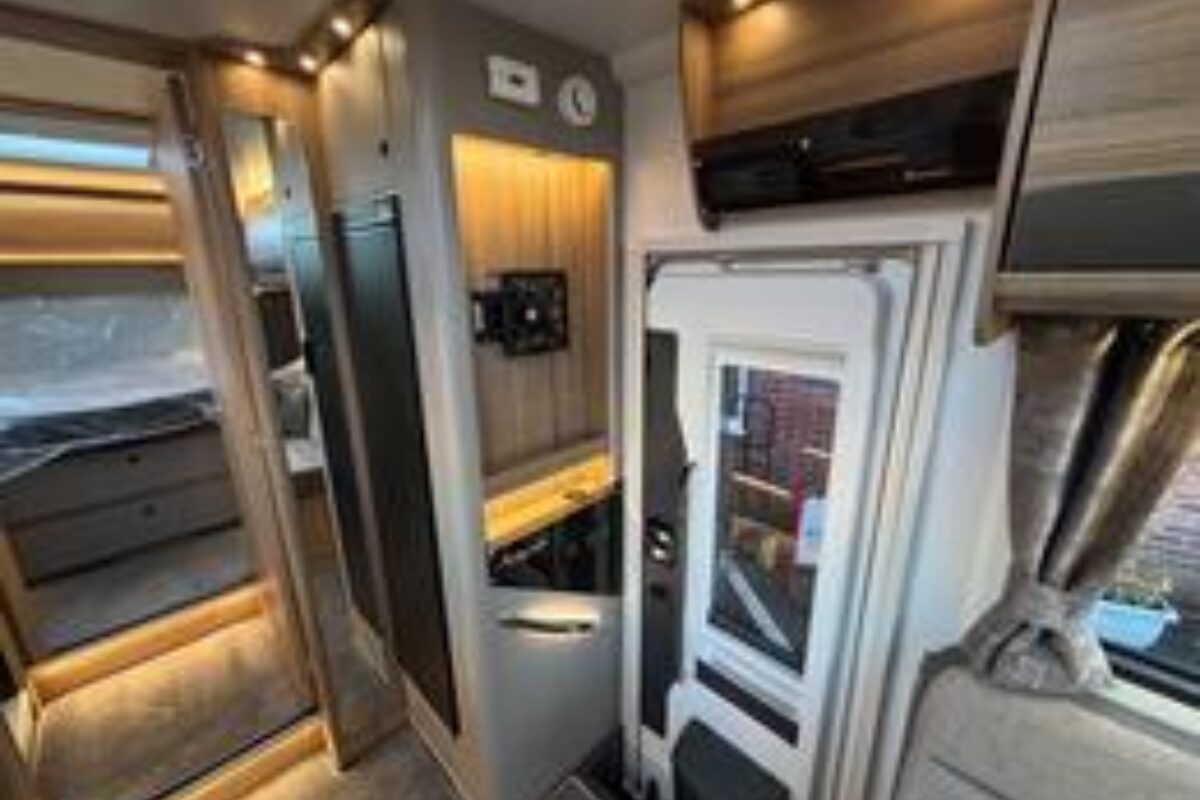 New Bailey Autograph 79-4i 2026 internal entrance